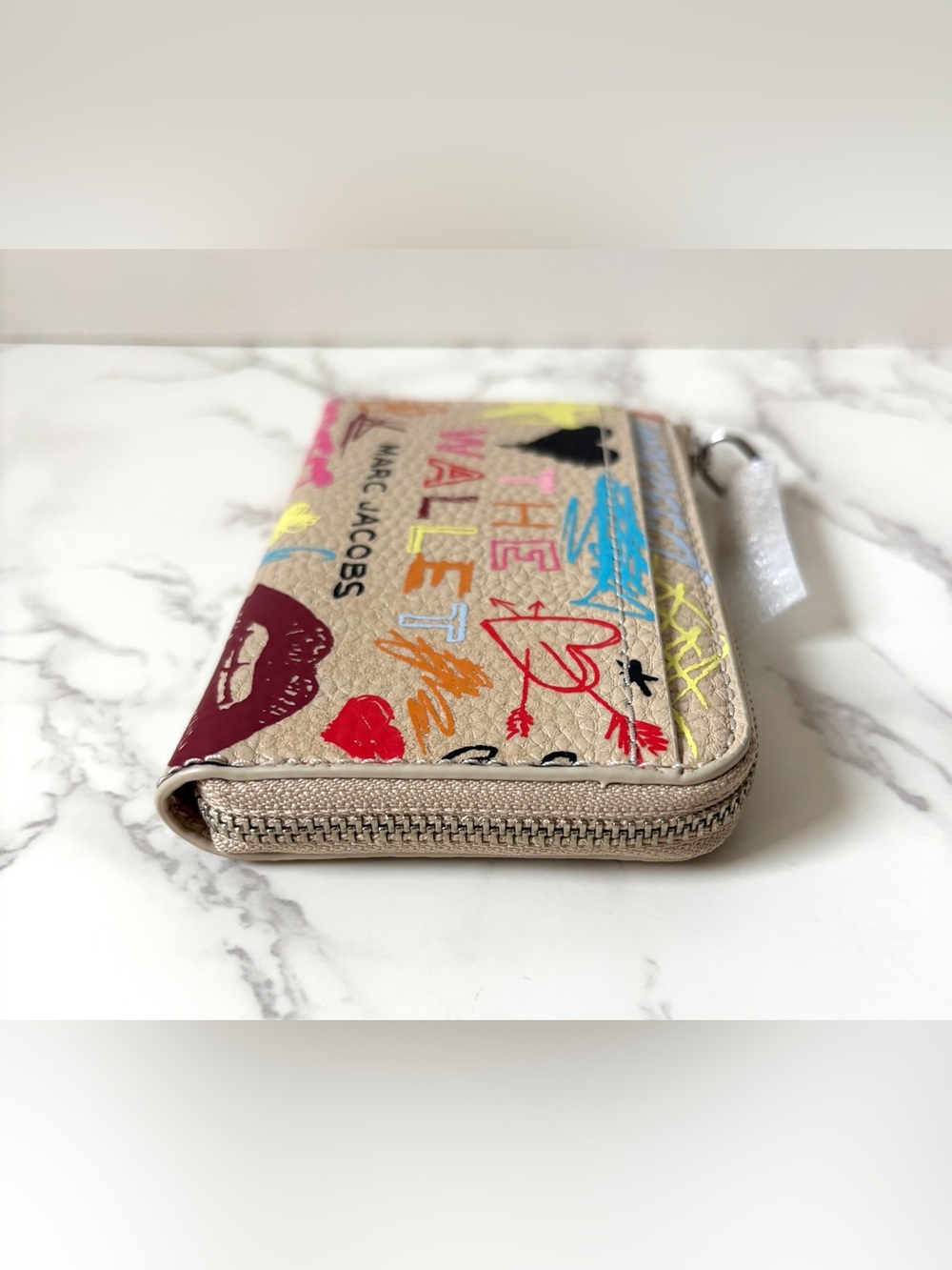 New Marc Jacobs Top Zip Multi Wallet Beige Graffiti Print - Picture 6 of 9